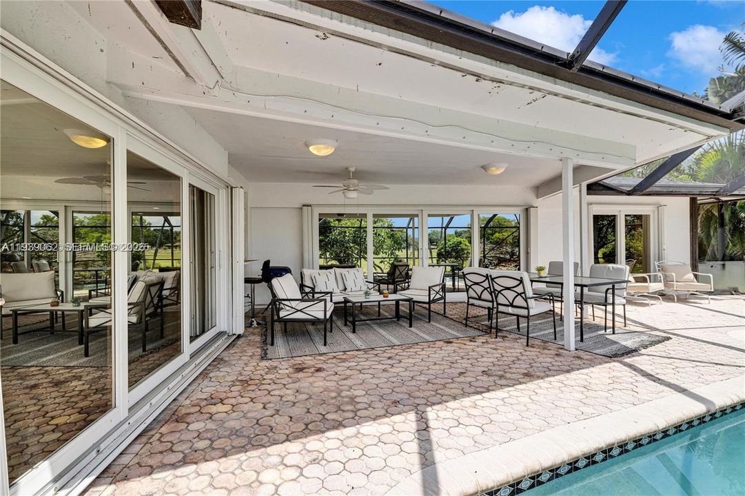 En Venta: $785,000 (4 camas, 3 baños, 2392 Pies cuadrados)