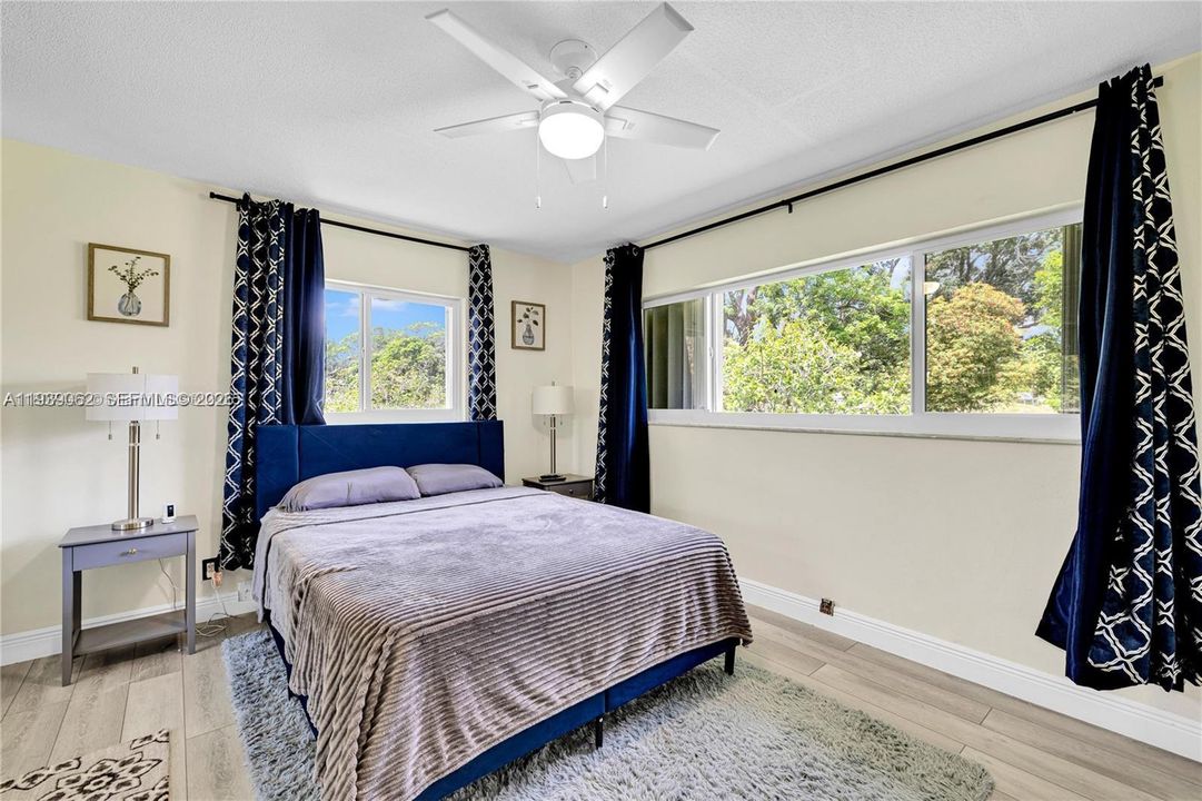 En Venta: $785,000 (4 camas, 3 baños, 2392 Pies cuadrados)