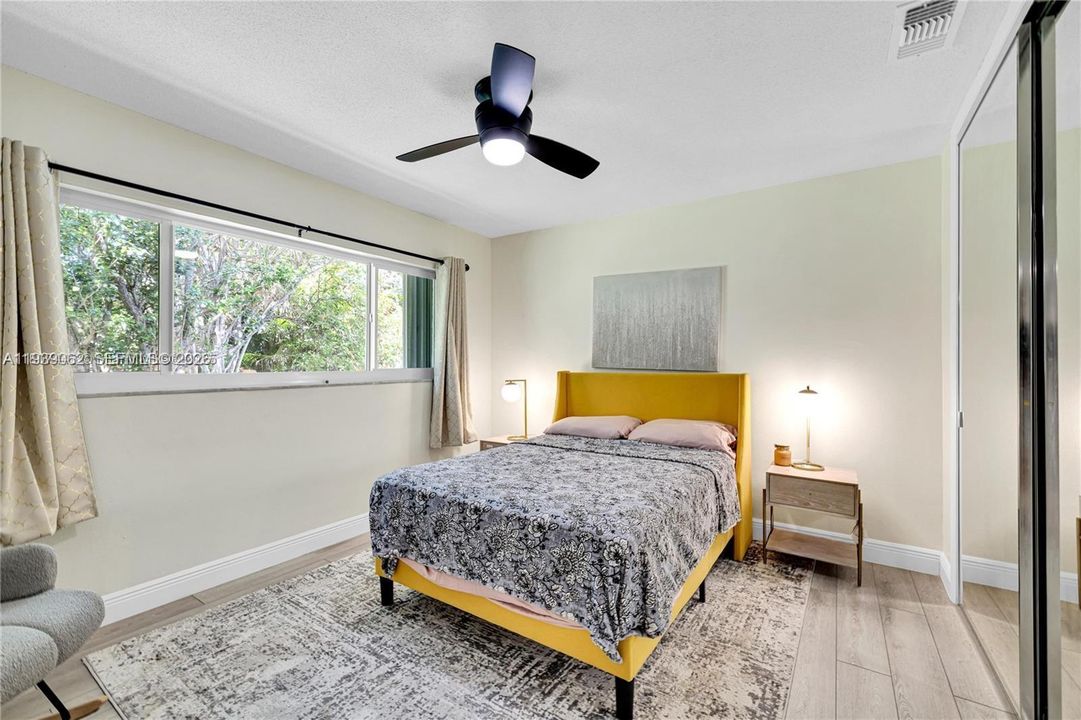 En Venta: $785,000 (4 camas, 3 baños, 2392 Pies cuadrados)