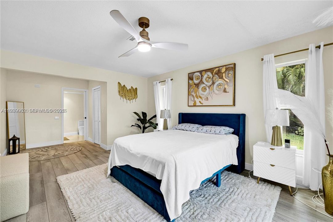 En Venta: $785,000 (4 camas, 3 baños, 2392 Pies cuadrados)