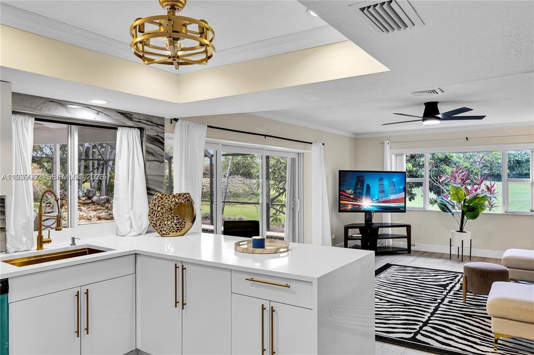 En Venta: $785,000 (4 camas, 3 baños, 2392 Pies cuadrados)