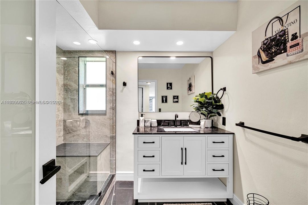 En Venta: $785,000 (4 camas, 3 baños, 2392 Pies cuadrados)