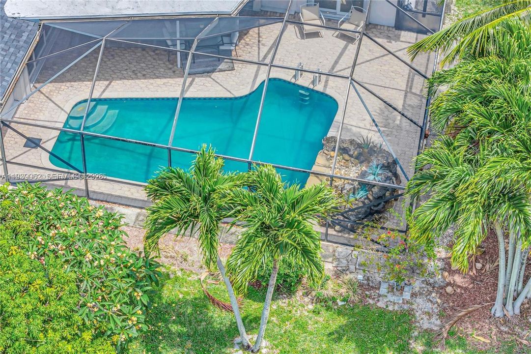 En Venta: $785,000 (4 camas, 3 baños, 2392 Pies cuadrados)