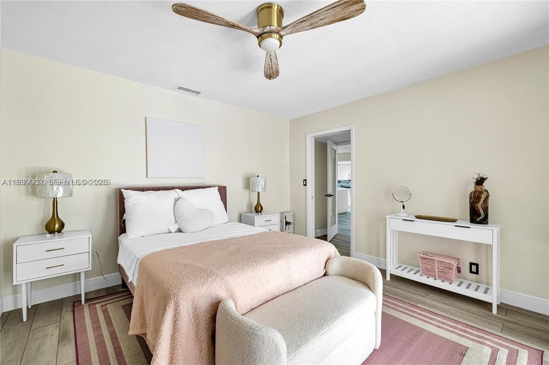 En Venta: $785,000 (4 camas, 3 baños, 2392 Pies cuadrados)