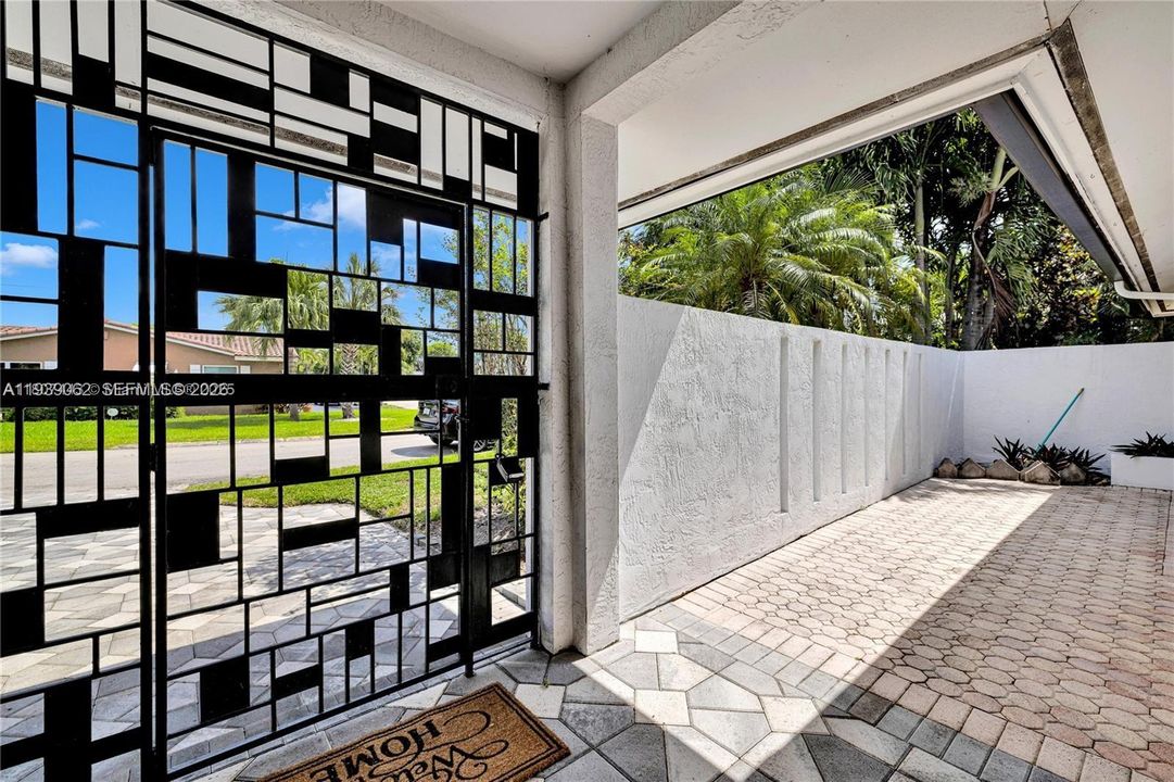 En Venta: $785,000 (4 camas, 3 baños, 2392 Pies cuadrados)