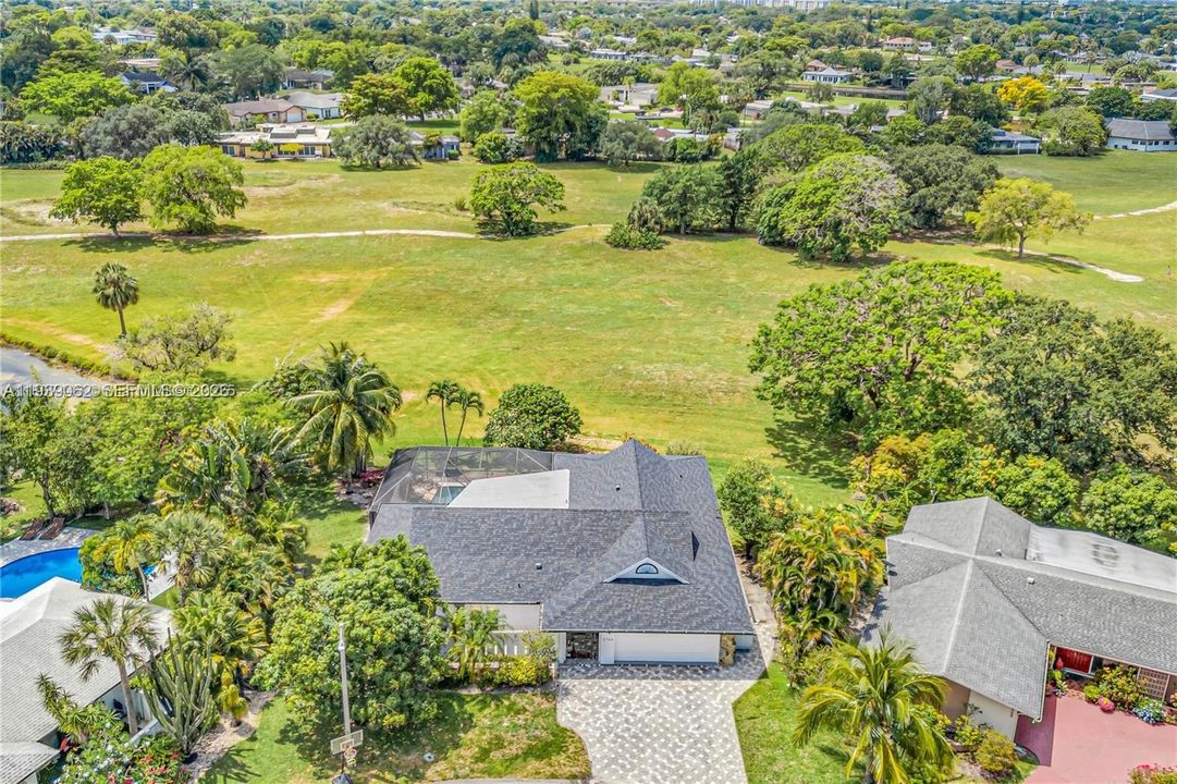 En Venta: $785,000 (4 camas, 3 baños, 2392 Pies cuadrados)