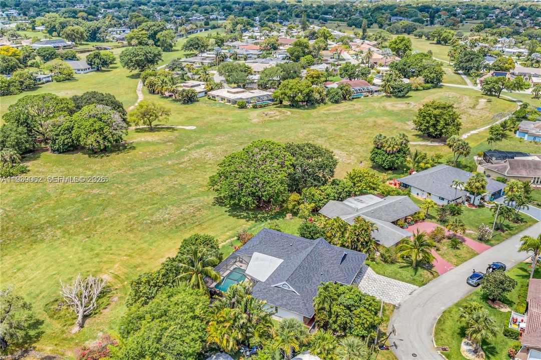 En Venta: $785,000 (4 camas, 3 baños, 2392 Pies cuadrados)