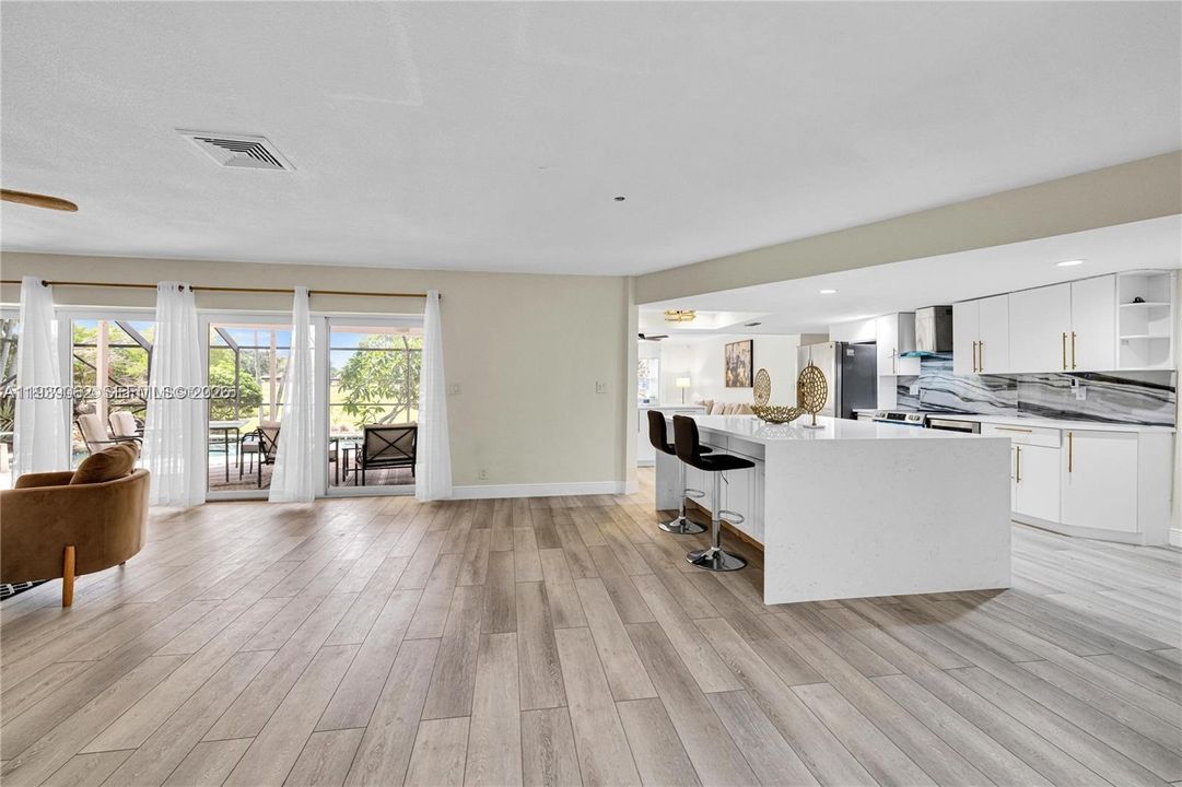 En Venta: $785,000 (4 camas, 3 baños, 2392 Pies cuadrados)