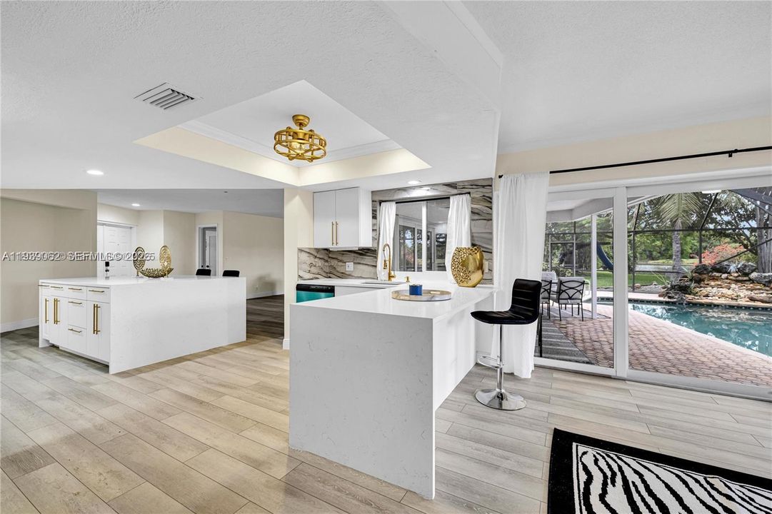 En Venta: $785,000 (4 camas, 3 baños, 2392 Pies cuadrados)