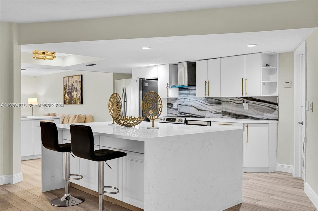 En Venta: $785,000 (4 camas, 3 baños, 2392 Pies cuadrados)