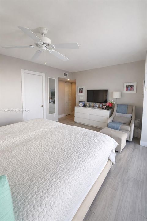 For Sale: $620,000 (2 beds, 2 baths, 950 Square Feet)