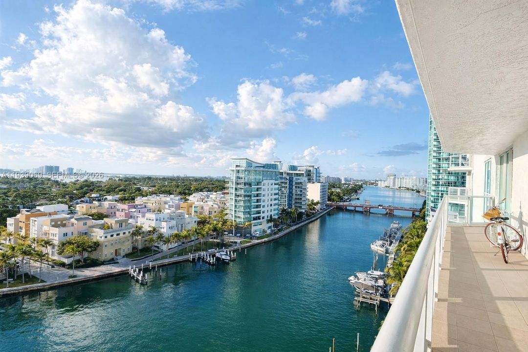 For Sale: $620,000 (2 beds, 2 baths, 950 Square Feet)