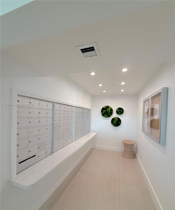 For Sale: $620,000 (2 beds, 2 baths, 950 Square Feet)