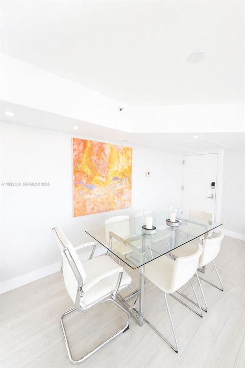 For Sale: $620,000 (2 beds, 2 baths, 950 Square Feet)