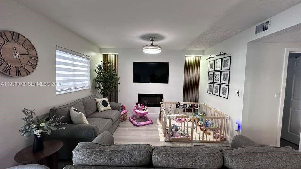 En Renta: $3,500 (4 camas, 2 baños, 2130 Pies cuadrados)