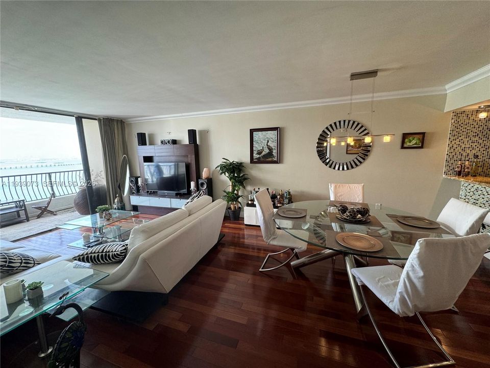 出租: $2,899 (1 贝兹, 1 浴室, 860 平方英尺)