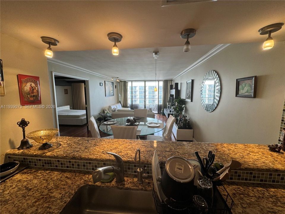 出租: $2,899 (1 贝兹, 1 浴室, 860 平方英尺)