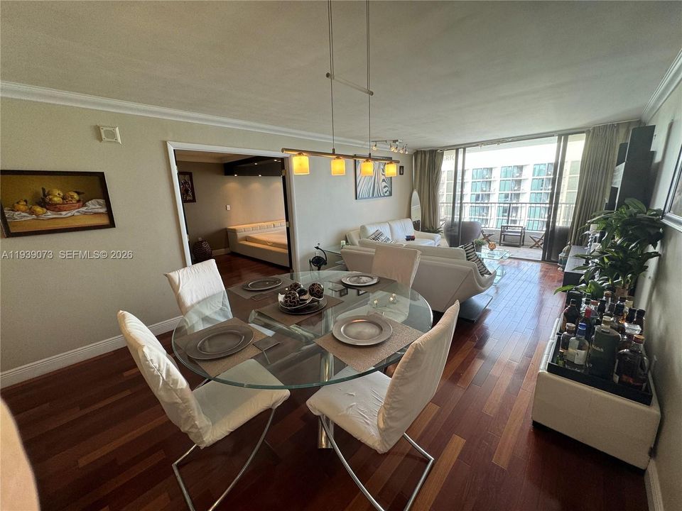 出租: $2,899 (1 贝兹, 1 浴室, 860 平方英尺)