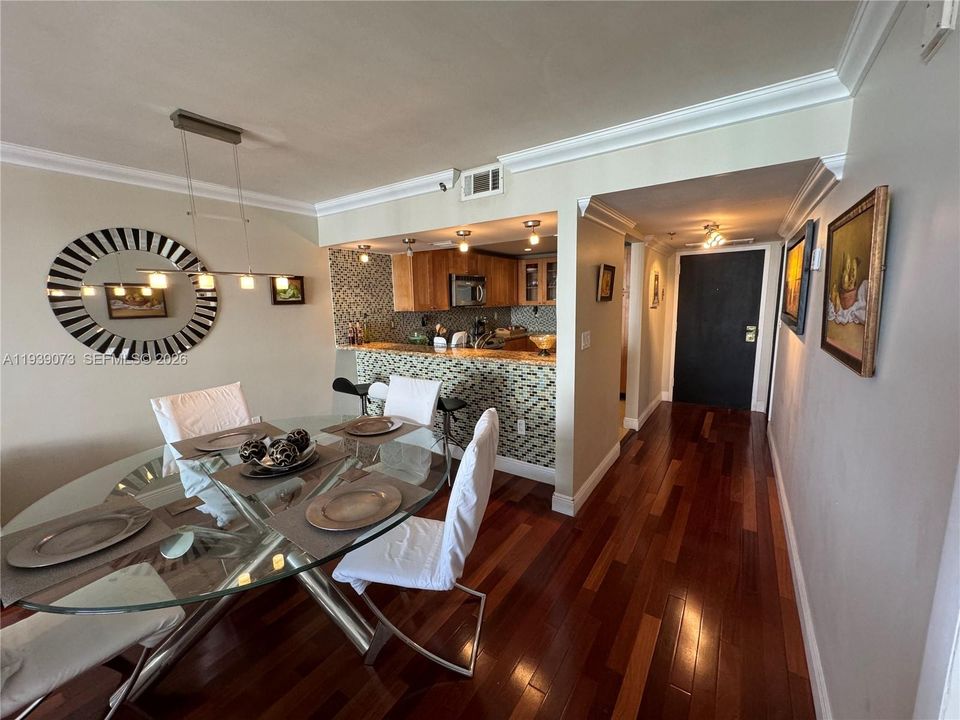 出租: $2,899 (1 贝兹, 1 浴室, 860 平方英尺)