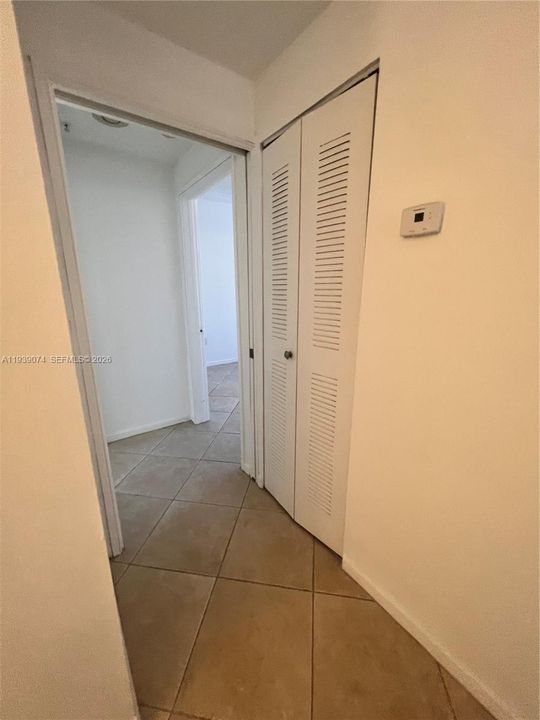 For Rent: $2,200 (2 beds, 1 baths, 867 Square Feet)