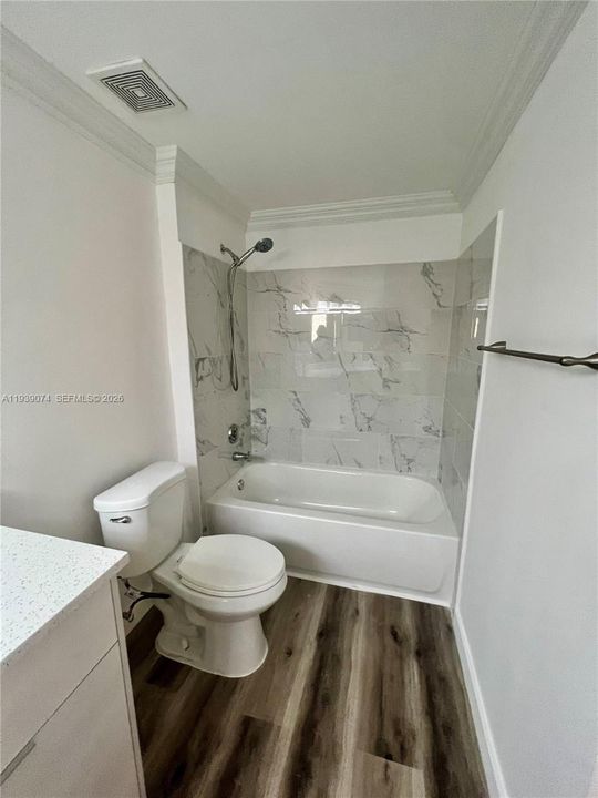 For Rent: $2,200 (2 beds, 1 baths, 867 Square Feet)