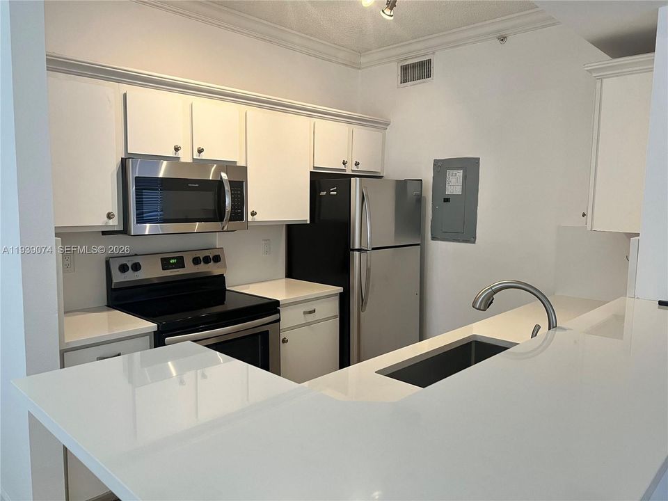 For Rent: $2,200 (2 beds, 1 baths, 867 Square Feet)