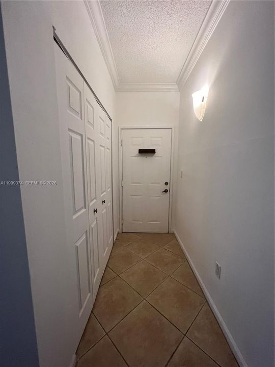 For Rent: $2,200 (2 beds, 1 baths, 867 Square Feet)