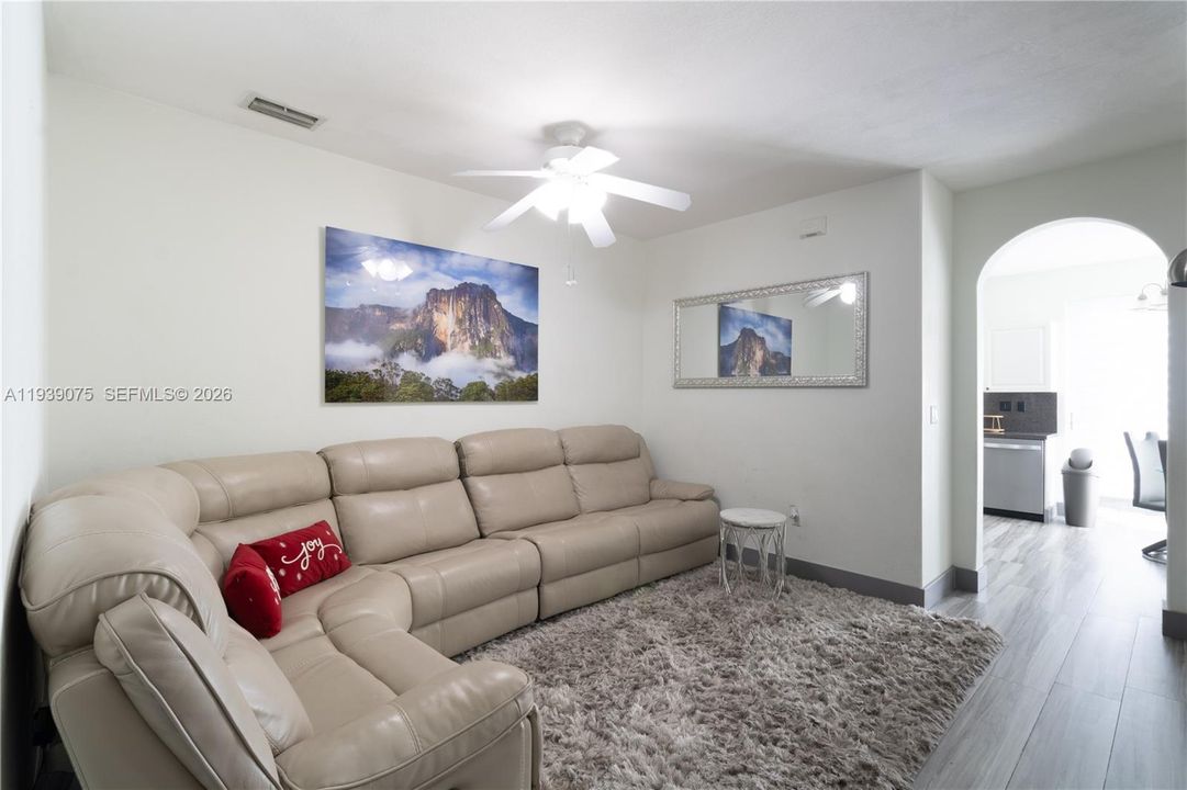 En Renta: $3,100 (3 camas, 3 baños, 1460 Pies cuadrados)