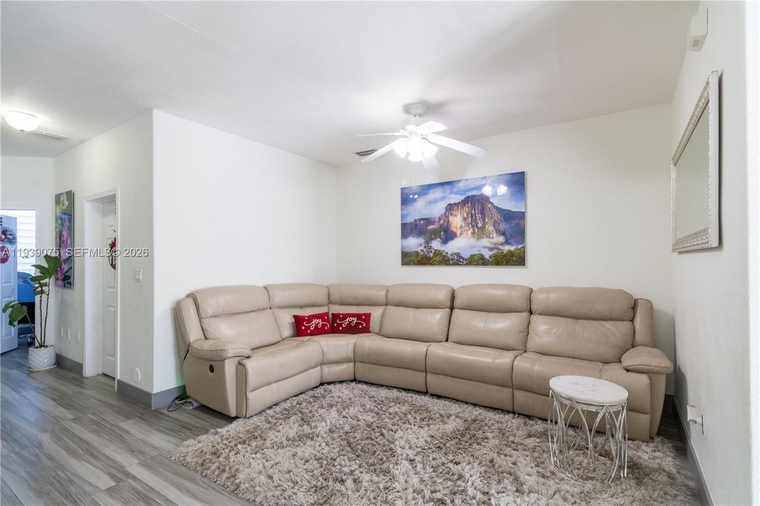 En Renta: $3,100 (3 camas, 3 baños, 1460 Pies cuadrados)