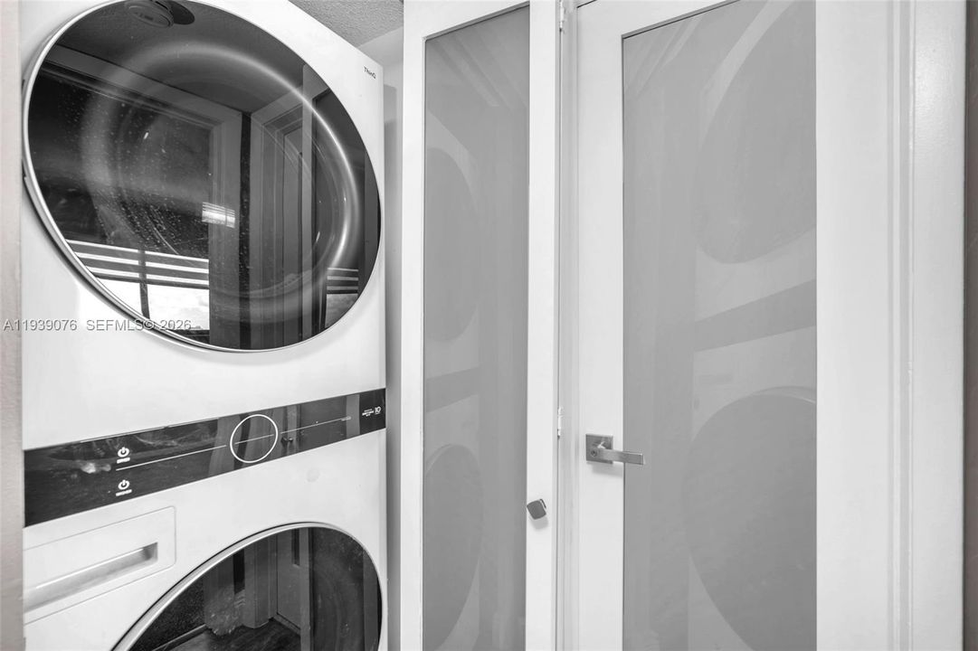 На продажу: $245,000 (2 спален, 2 ванн, 1160 Квадратных фут)