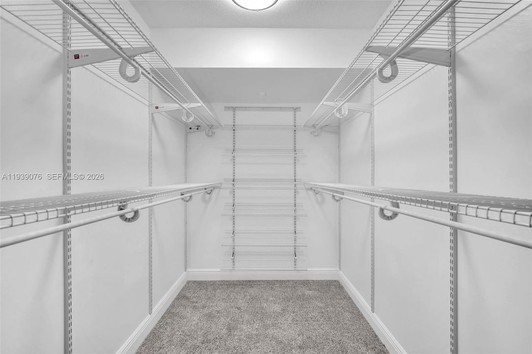 На продажу: $245,000 (2 спален, 2 ванн, 1160 Квадратных фут)