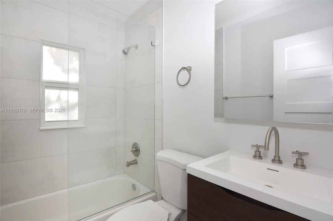 For Sale: $549,999 (3 beds, 2 baths, 1202 Square Feet)
