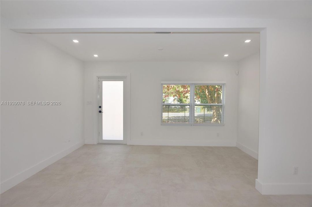 For Sale: $549,999 (3 beds, 2 baths, 1202 Square Feet)