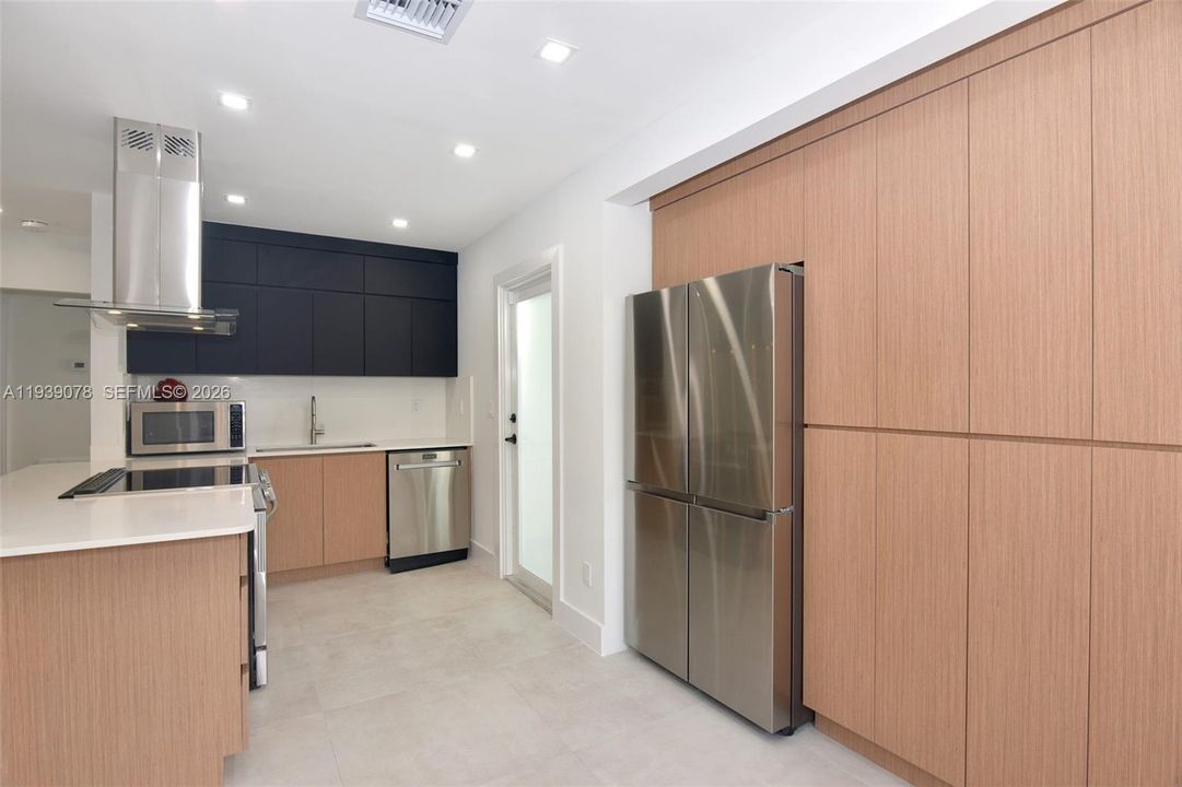 For Sale: $549,999 (3 beds, 2 baths, 1202 Square Feet)