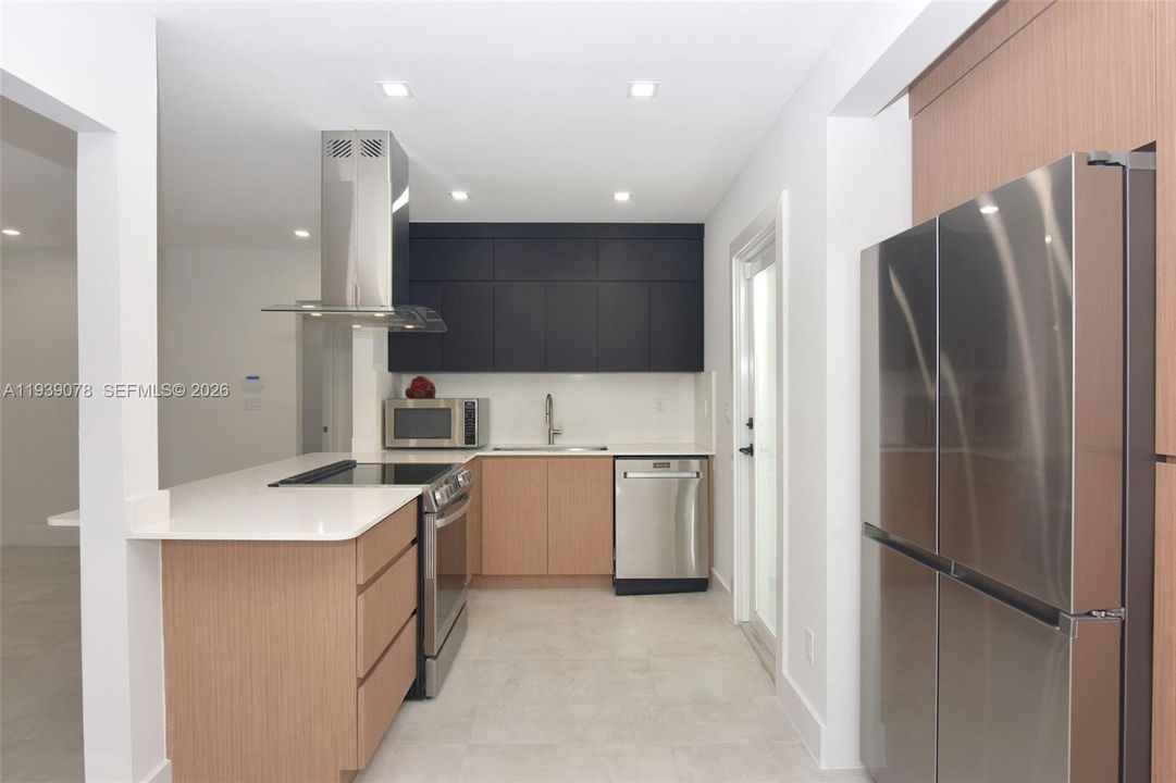 For Sale: $549,999 (3 beds, 2 baths, 1202 Square Feet)