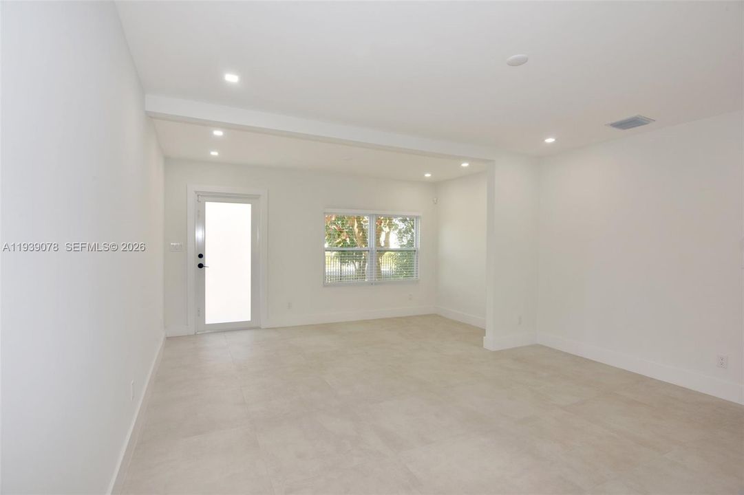 For Sale: $549,999 (3 beds, 2 baths, 1202 Square Feet)