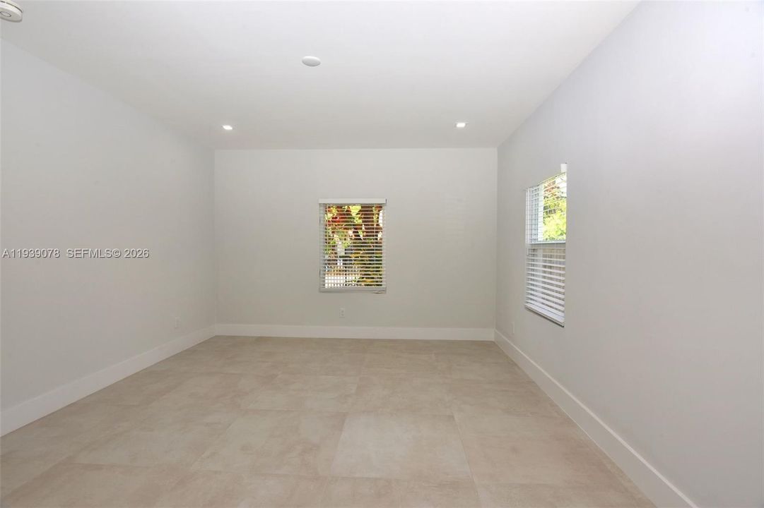 For Sale: $549,999 (3 beds, 2 baths, 1202 Square Feet)