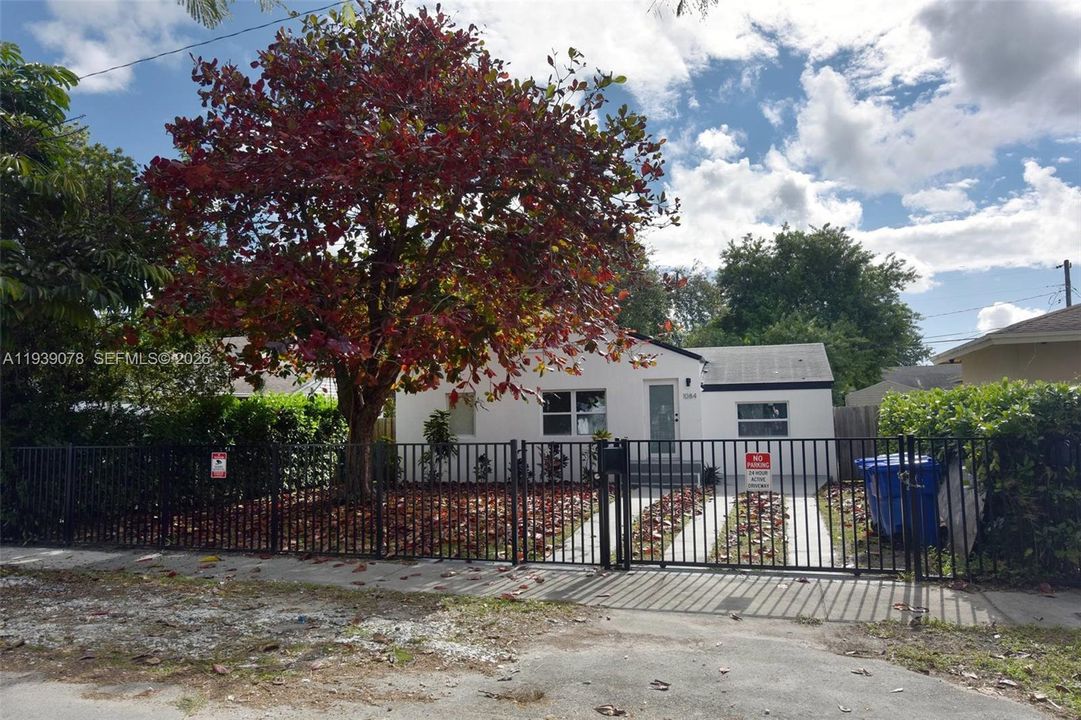 For Sale: $549,999 (3 beds, 2 baths, 1202 Square Feet)