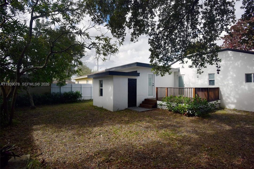 For Sale: $549,999 (3 beds, 2 baths, 1202 Square Feet)
