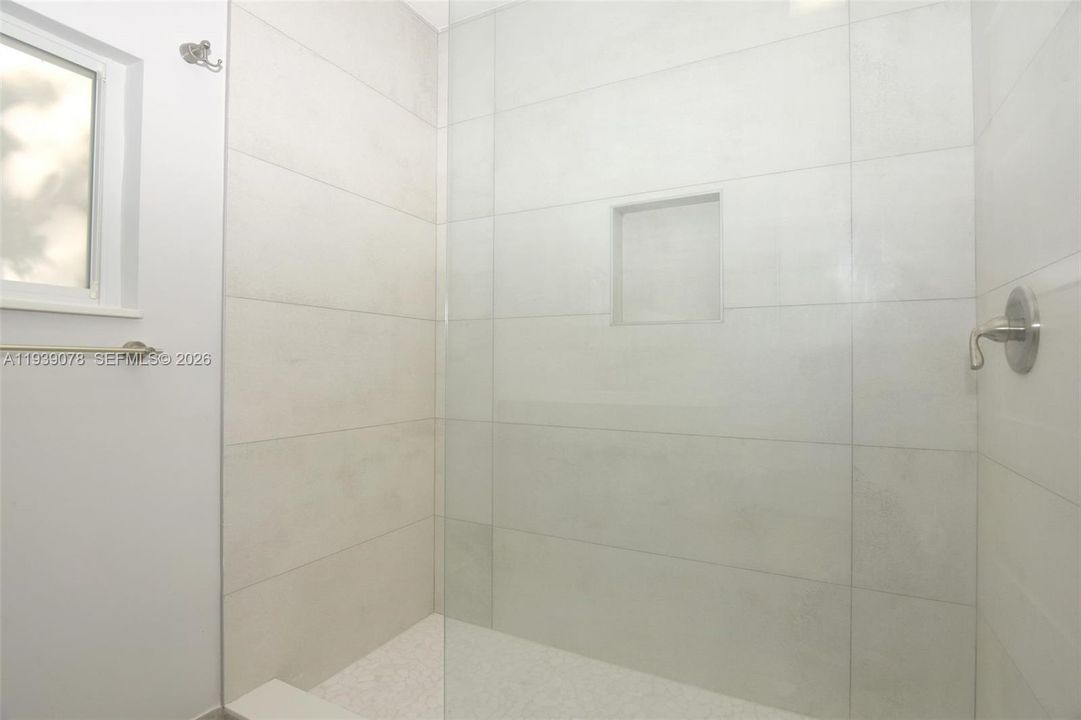 For Sale: $549,999 (3 beds, 2 baths, 1202 Square Feet)