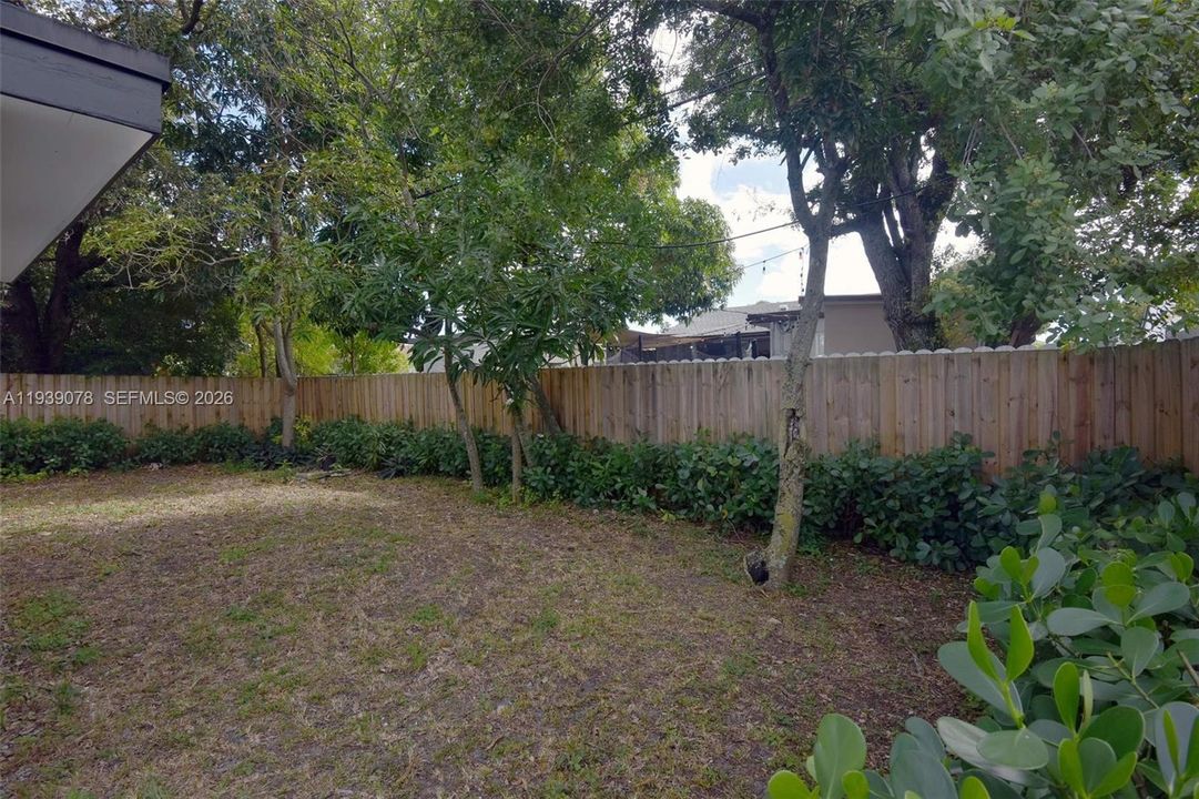 For Sale: $549,999 (3 beds, 2 baths, 1202 Square Feet)