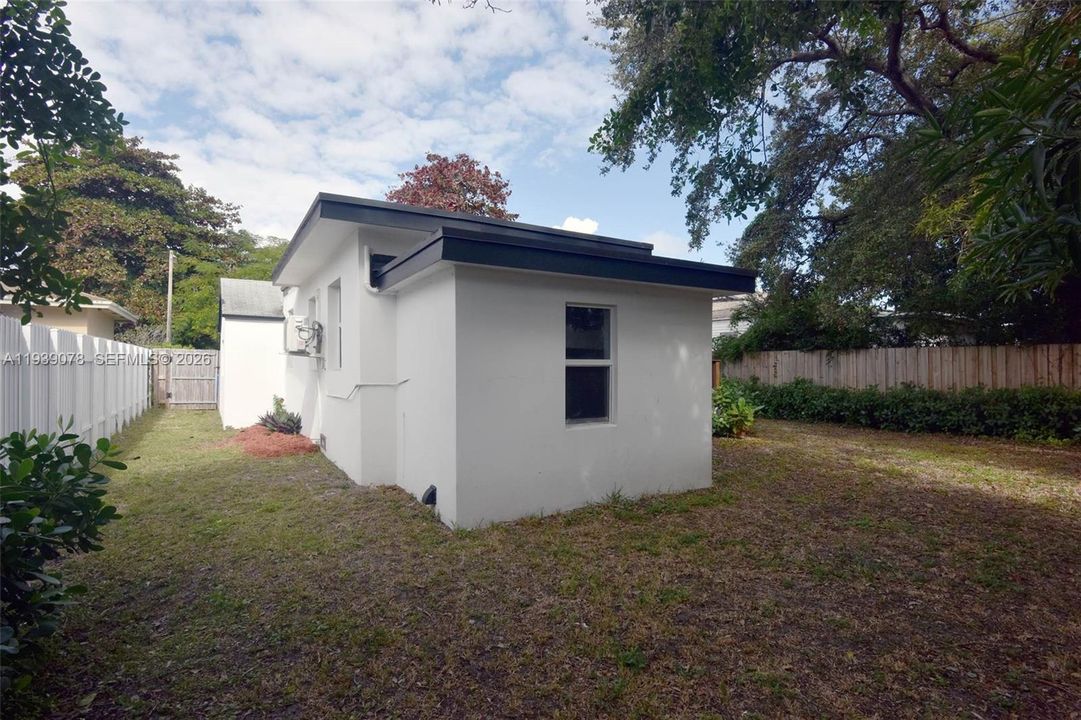 For Sale: $549,999 (3 beds, 2 baths, 1202 Square Feet)