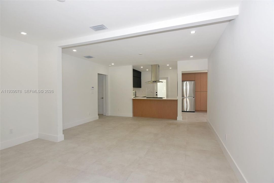 For Sale: $549,999 (3 beds, 2 baths, 1202 Square Feet)