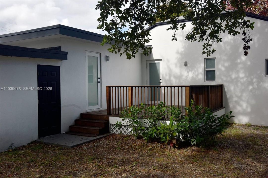 For Sale: $549,999 (3 beds, 2 baths, 1202 Square Feet)
