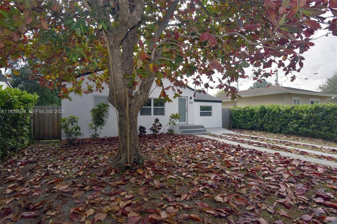 For Sale: $549,999 (3 beds, 2 baths, 1202 Square Feet)