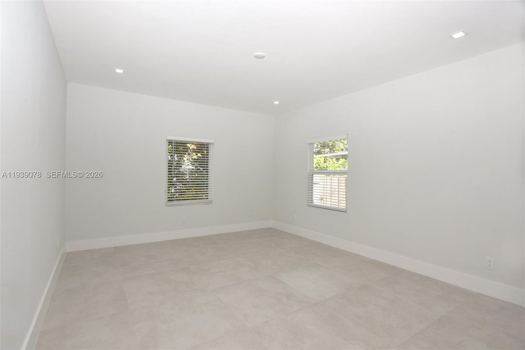 For Sale: $549,999 (3 beds, 2 baths, 1202 Square Feet)