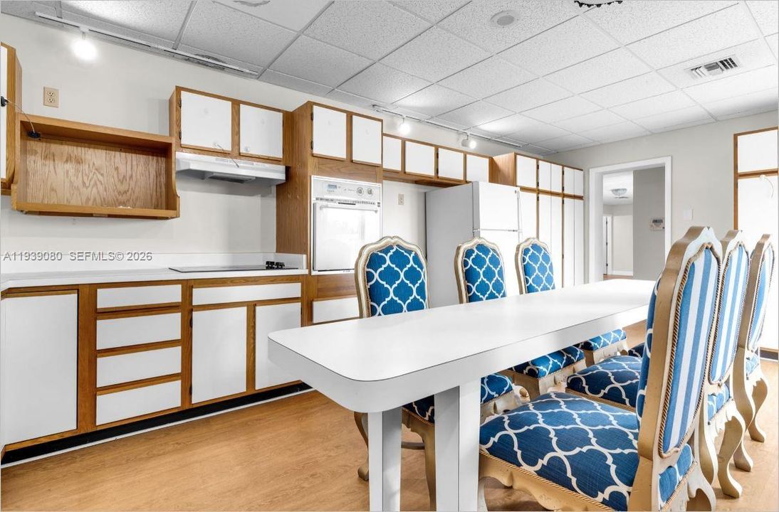 待售: $340,000 (4 贝兹, 3 浴室, 3312 平方英尺)