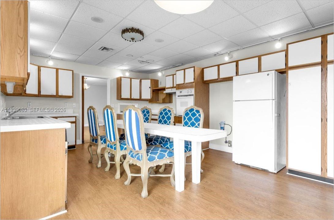 待售: $340,000 (4 贝兹, 3 浴室, 3312 平方英尺)