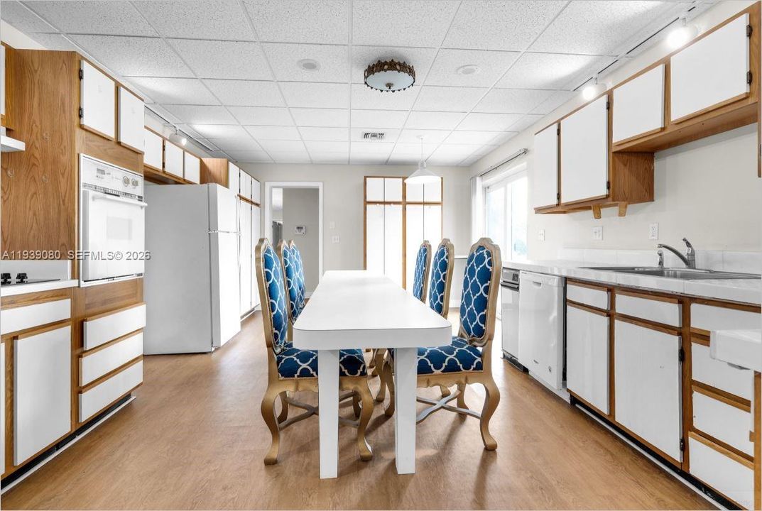 待售: $340,000 (4 贝兹, 3 浴室, 3312 平方英尺)