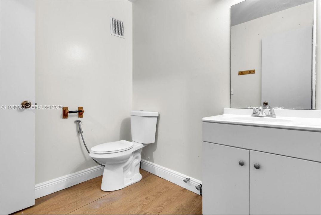 待售: $340,000 (4 贝兹, 3 浴室, 3312 平方英尺)